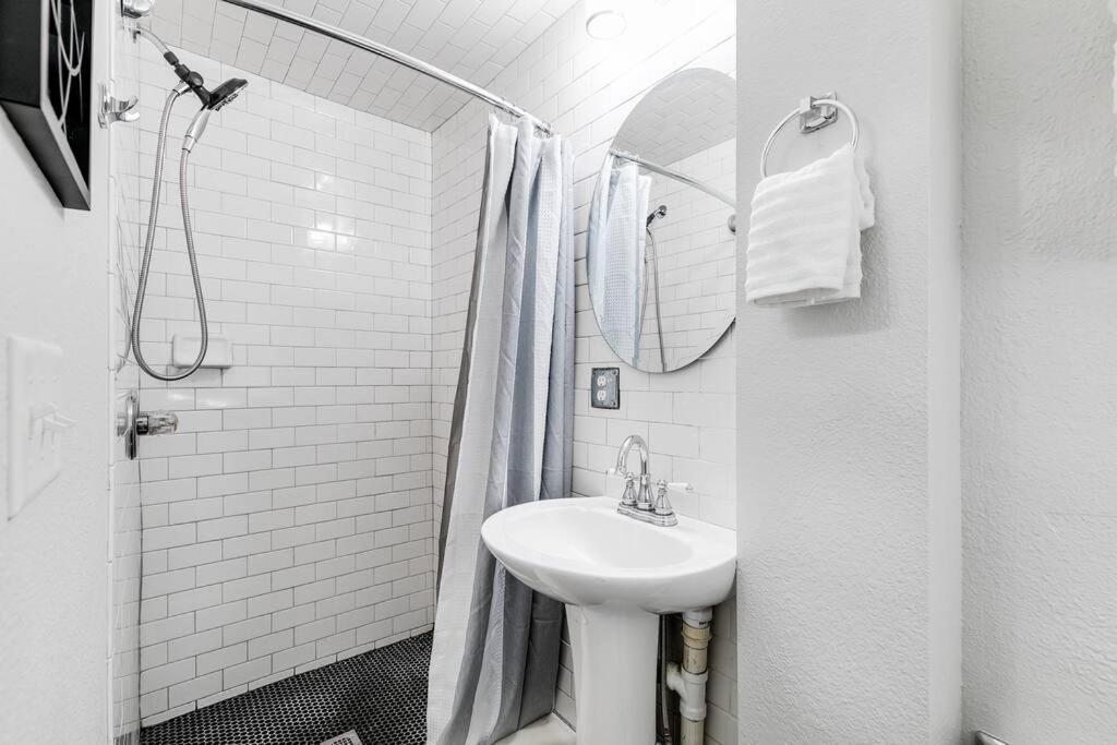 Charming, Happy 1-Bed Oasis: Rva Retreat Awaits! Apartment ริชมอนด์ ภายนอก รูปภาพ