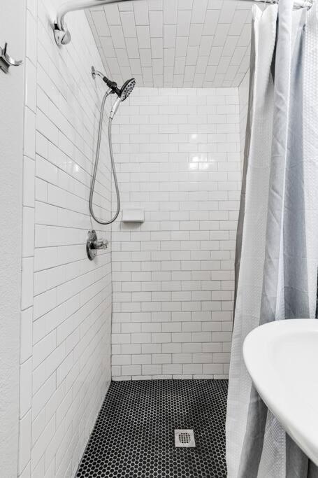 Charming, Happy 1-Bed Oasis: Rva Retreat Awaits! Apartment ริชมอนด์ ภายนอก รูปภาพ